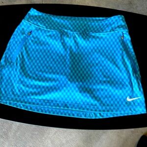 Cute ladies golf skort - size small.